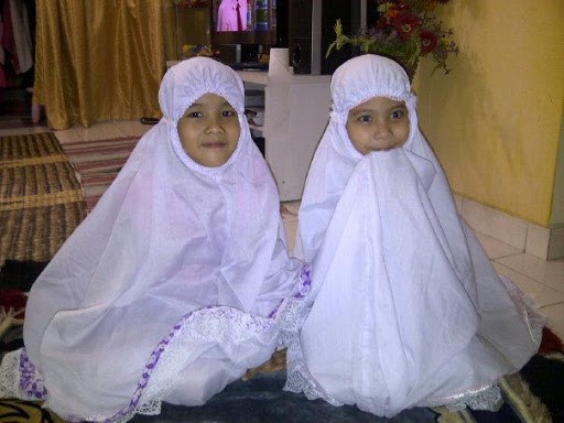Ibu Ini Berkongsi Cara Mudah Mendorong Anak Solat Tanpa Rotan