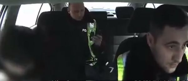 Kami Terharu Melihat Tindakan Polis Ini Menyelamatkan Seorang Bayi Tercekik