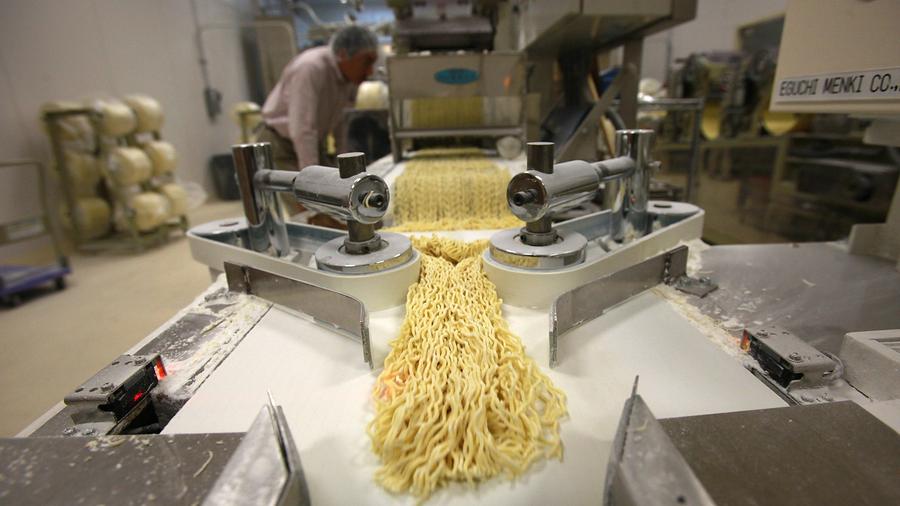 Mari Lihat Apa Yang Ada Dalam Kilang Ramen Ini