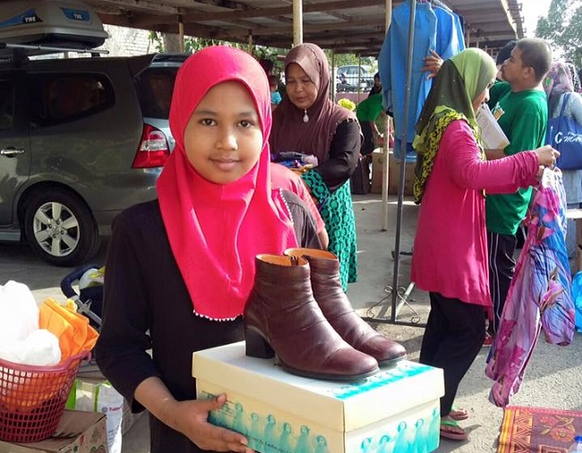 Kasut Cinderella Di Pasar Percuma Bukti Prihatin Warga Malaysia