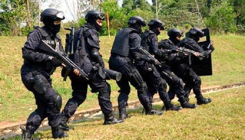 'The Magnificient 12' Kumpulan Polis Terbaik Tumpaskan Botak Chin