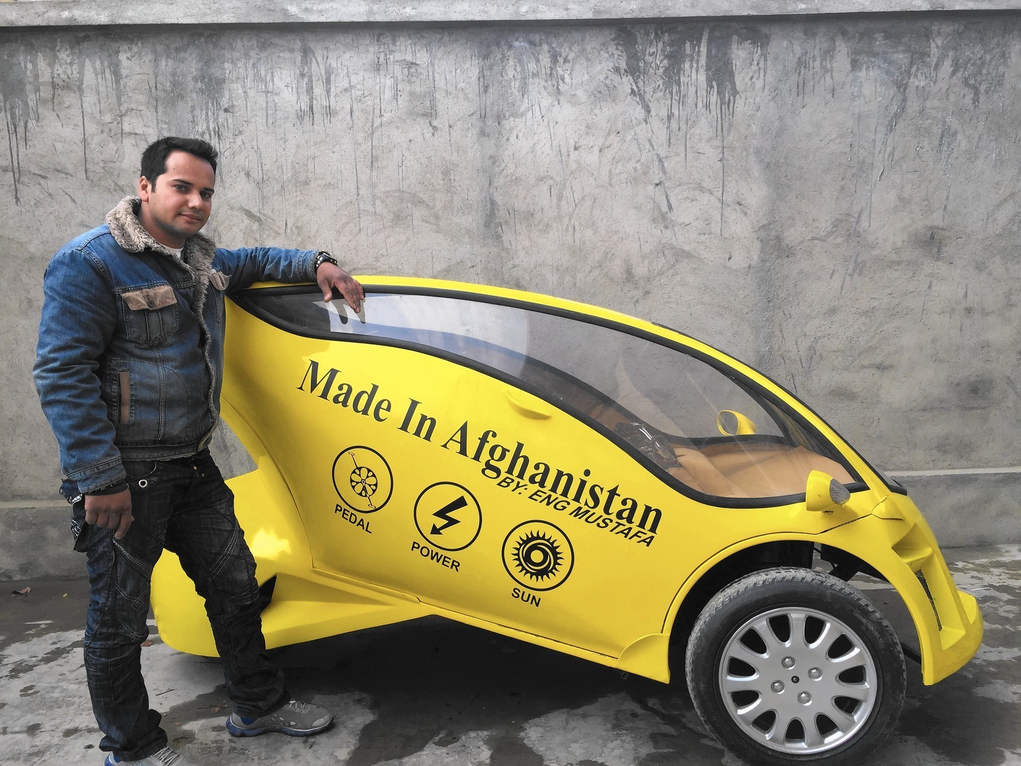 Jurutera Dari Afghanistan Ini Mencipta Kenderaan Solar Beliau Sendiri