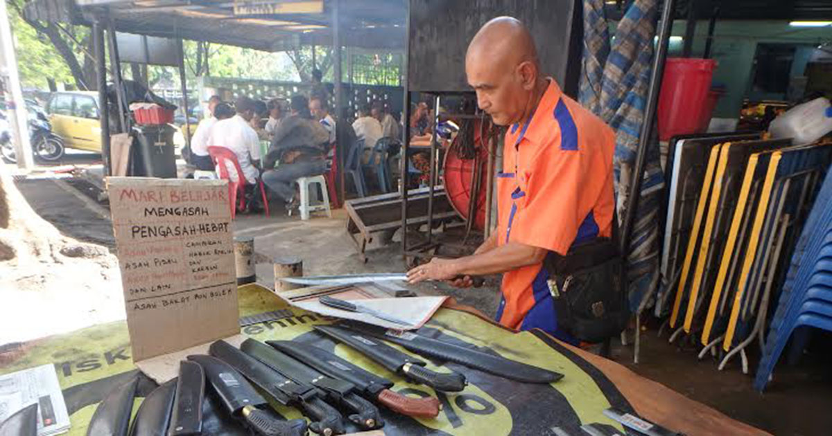 5 Petua Memulakan Bisnes Daripada Abang Din, Tukang Pembuat Sarung Parang