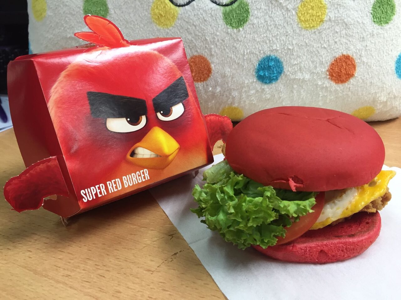 Burger McDonalds Edisi Khas 'Angry Birds' Ini Sungguh Menarik