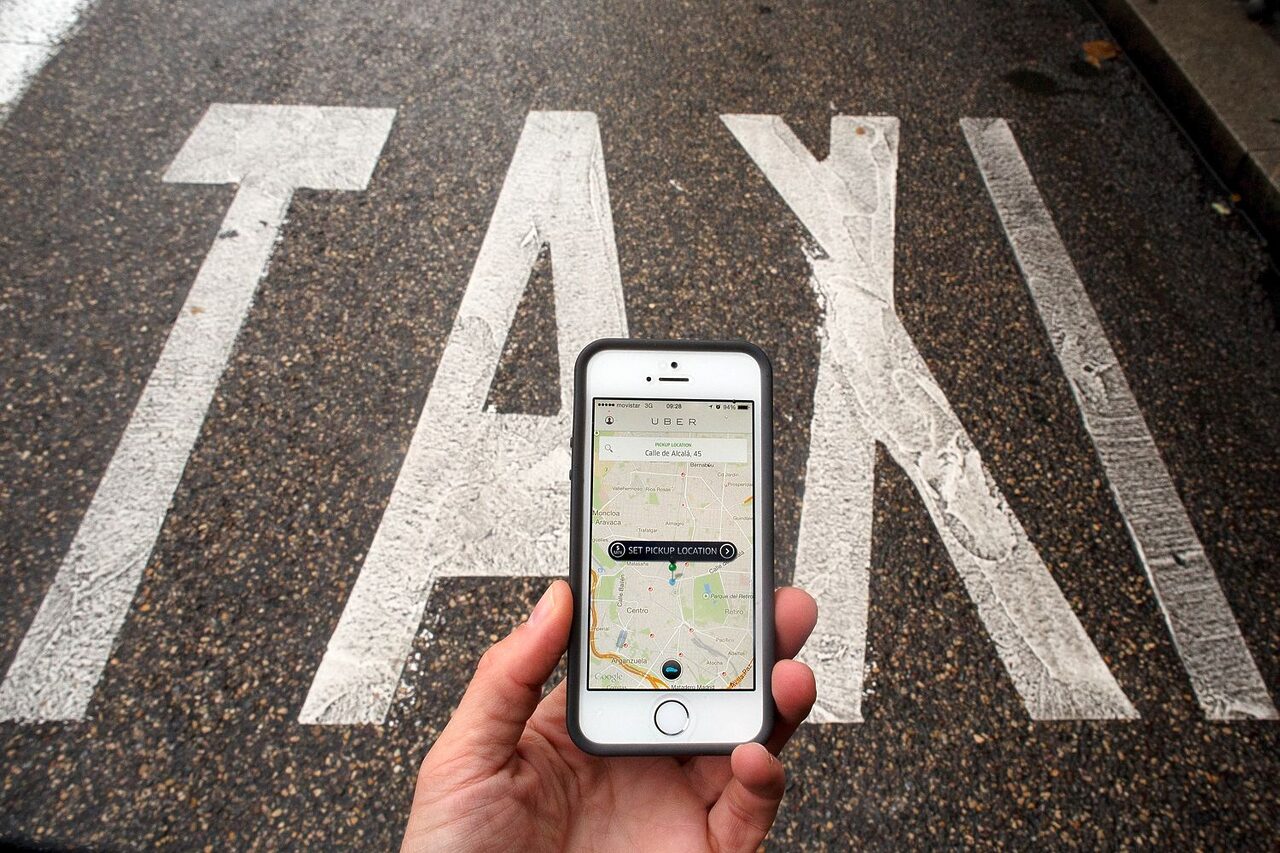 Ini Sebabnya Orang Ramai Lebih Berminat Menggunakan Uber Dan Grab