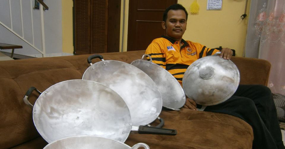 Bila Pensyarah Buat Duit Tambahan Bersihkan 'Buntut' Kuali