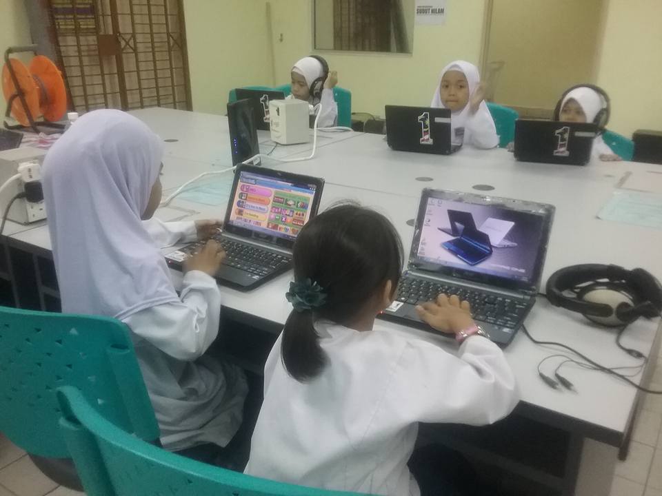 "Sibuk Dengan Telefon, Saya Tak Nak Jadi Mak Ayah", Rintihan Jujur Seorang Anak