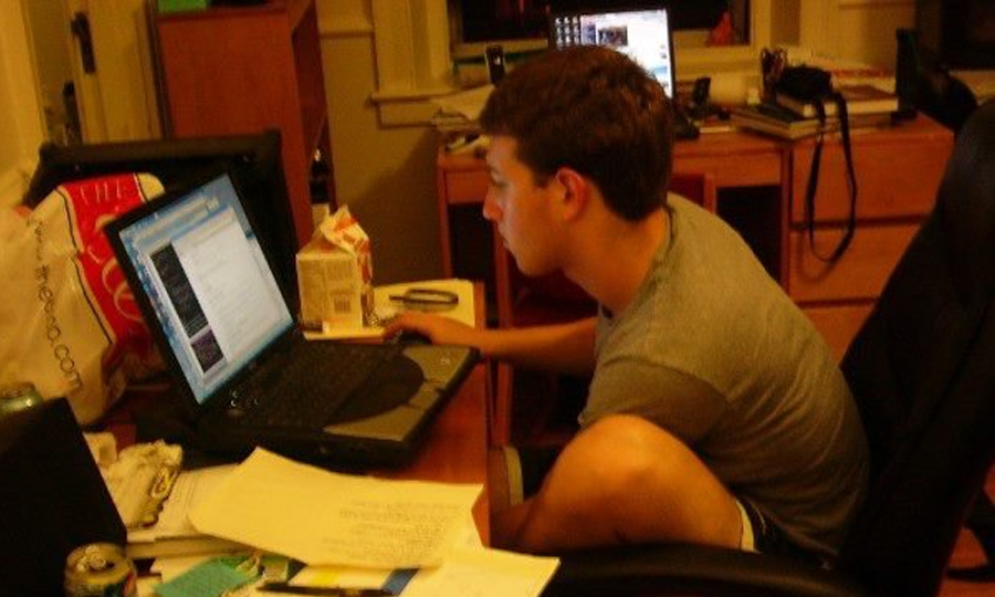 Bermula Dari Asrama, Bagaimana Mark Zuckeberg Bangun Dan Membesar Bersama Facebook