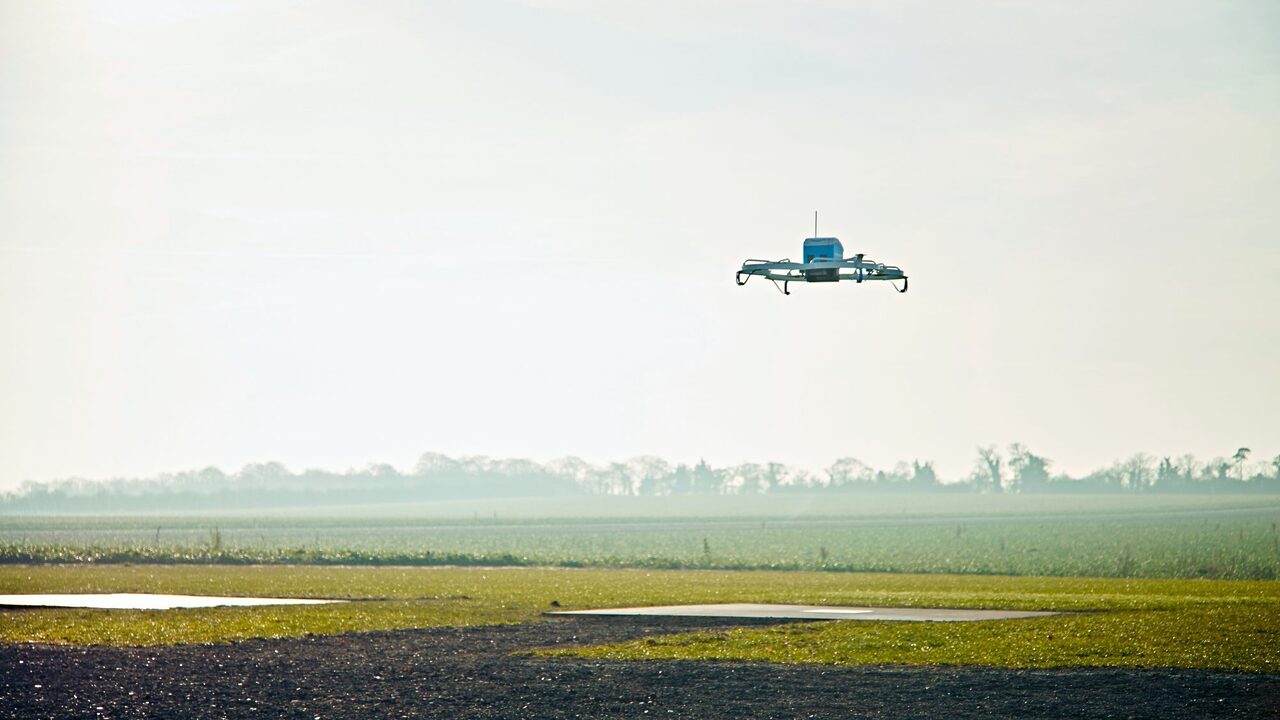 Drone Amazon Hantar Barang Kepada Pelanggan Dalam Masa 13 Minit