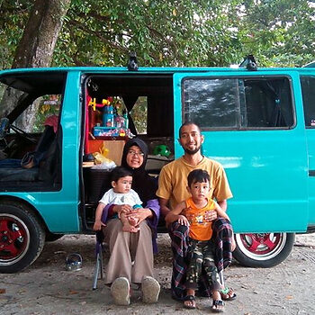 Kisah Sebenar Di Sebalik Campervan Berusia 34 Tahun Yang Viral Di Media Sosial