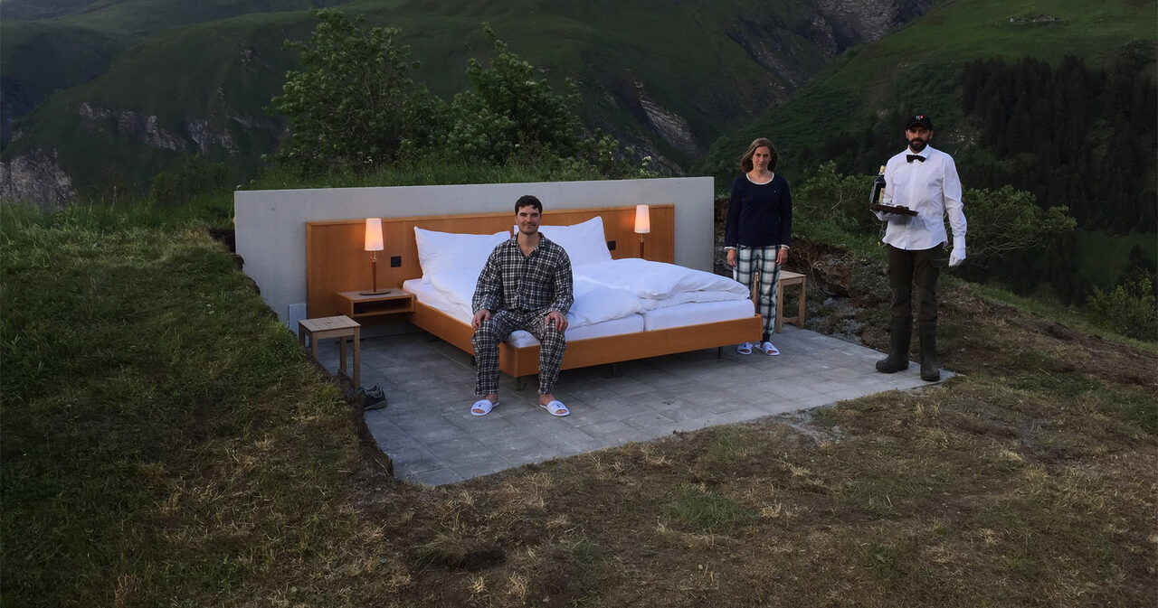 Bilik Hotel Di Switzerland Ini Berdinding Alam Dan Berbumbung Langit