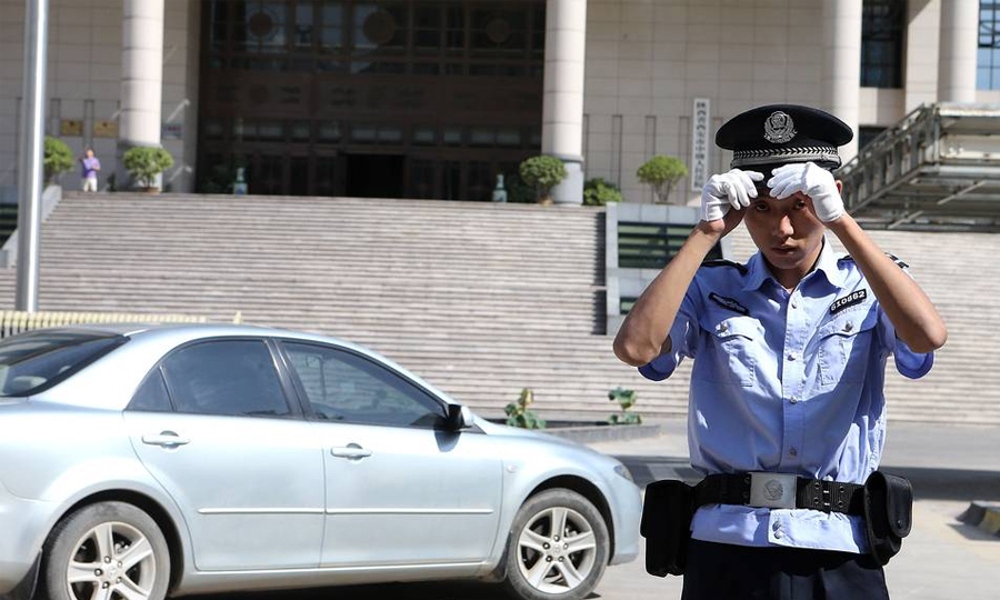 Dianggap Biadap, Polis Di China Terpaksa Jalani Latihan Senyum