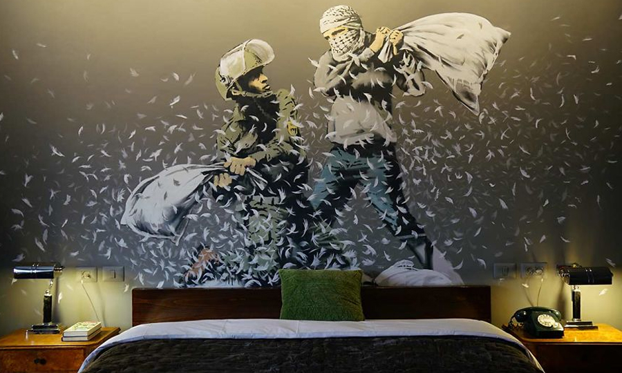'The Walled Off' Hotel Di Palestin Dengan Karya Seni Yang Menyedihkan