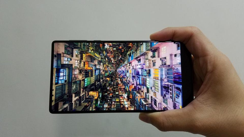 Xiaomi Mi Mix Sekali Lagi Mahu Menjadi 'Trendsetter' Buat Pengeluar Smartphone Yang Lain