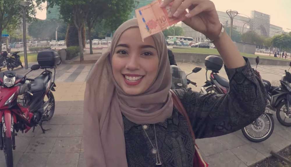 Tonton Bella Lakukan Cabaran RM10 Di Bazar Ramadhan Putrajaya 2017