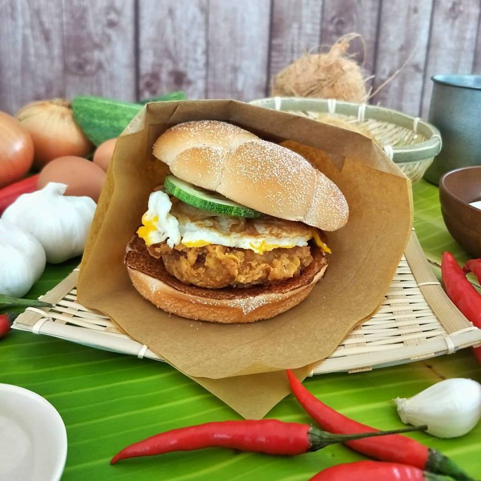 Burger 'Perisa' Nasi Lemak Mula Dijual Di McDonald Singapura Bermula Hari Ini