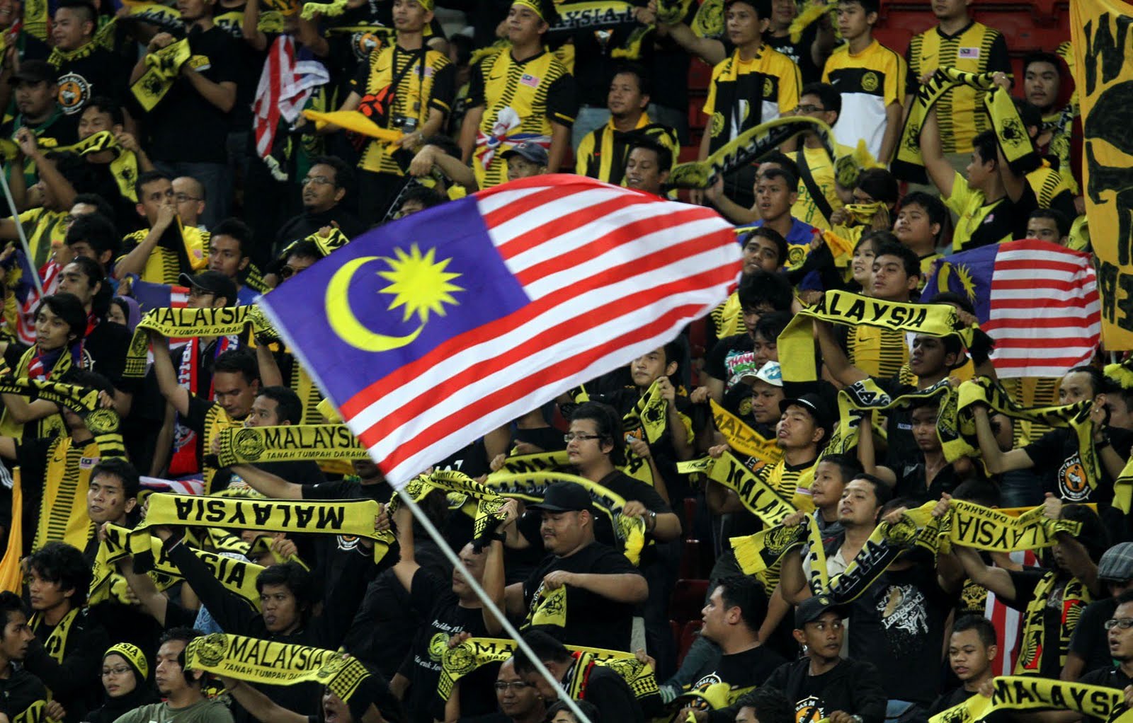 Persoalan Penting Buat Segelintir Penyokong Bola Sepak Yang Hadir Dengan Mentaliti 'Hooligan'