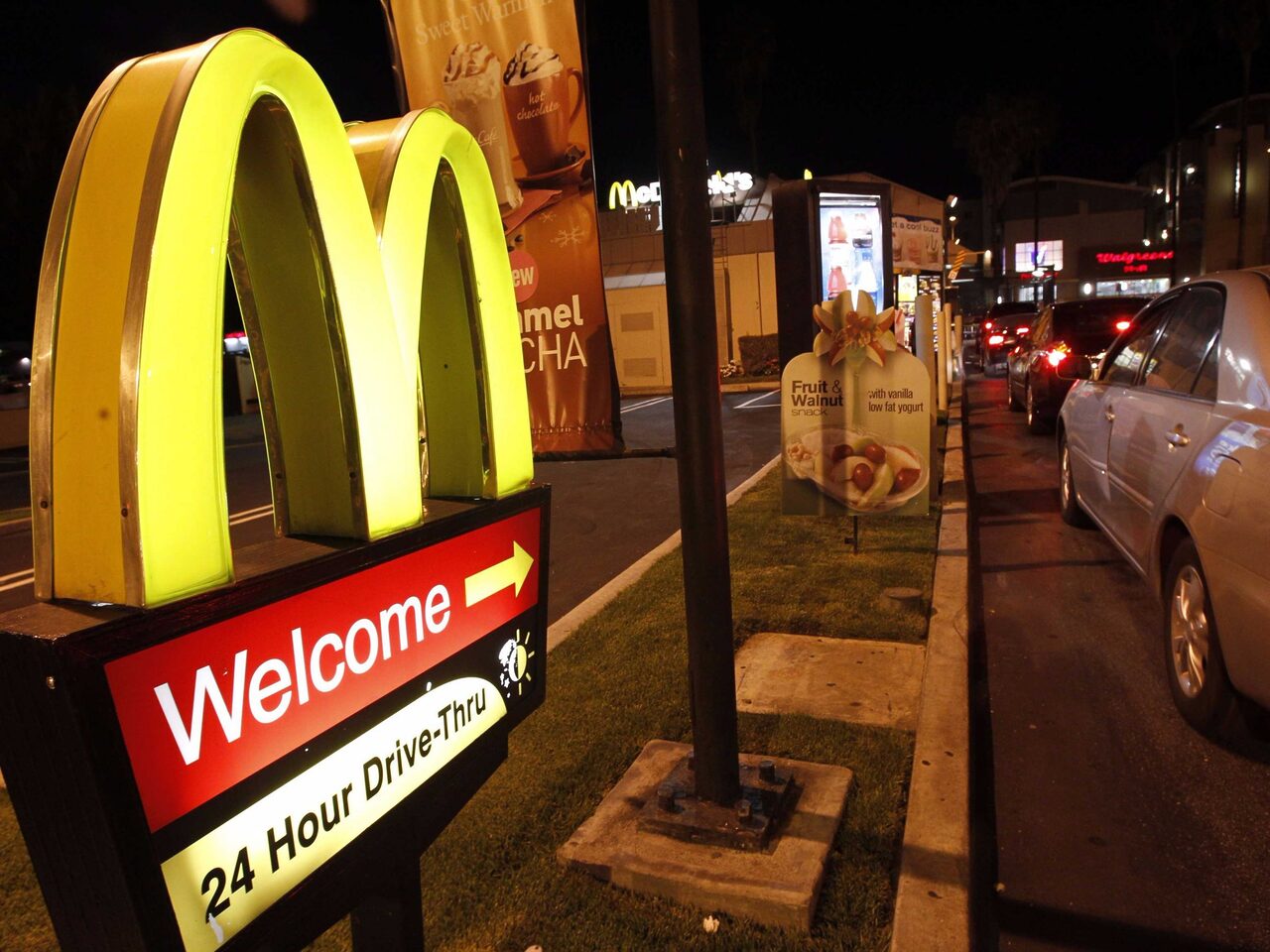 Ini Yang Berlaku Bila Lelaki Ini Ajak Berduet Ketika Di Drive Thru McD
