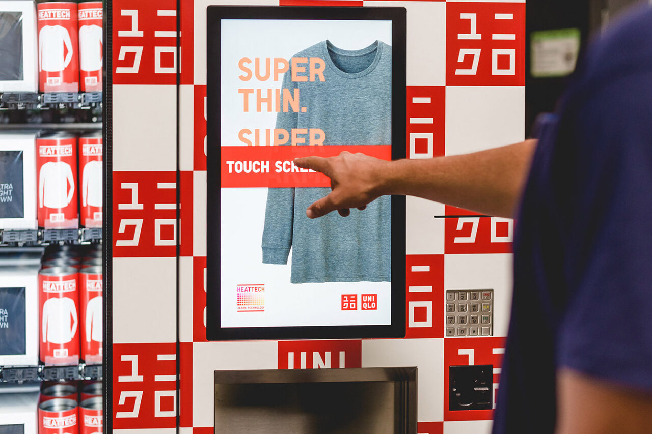 UNIQLO Mula Menjual Pakaian Melalui 'Vending Machine'