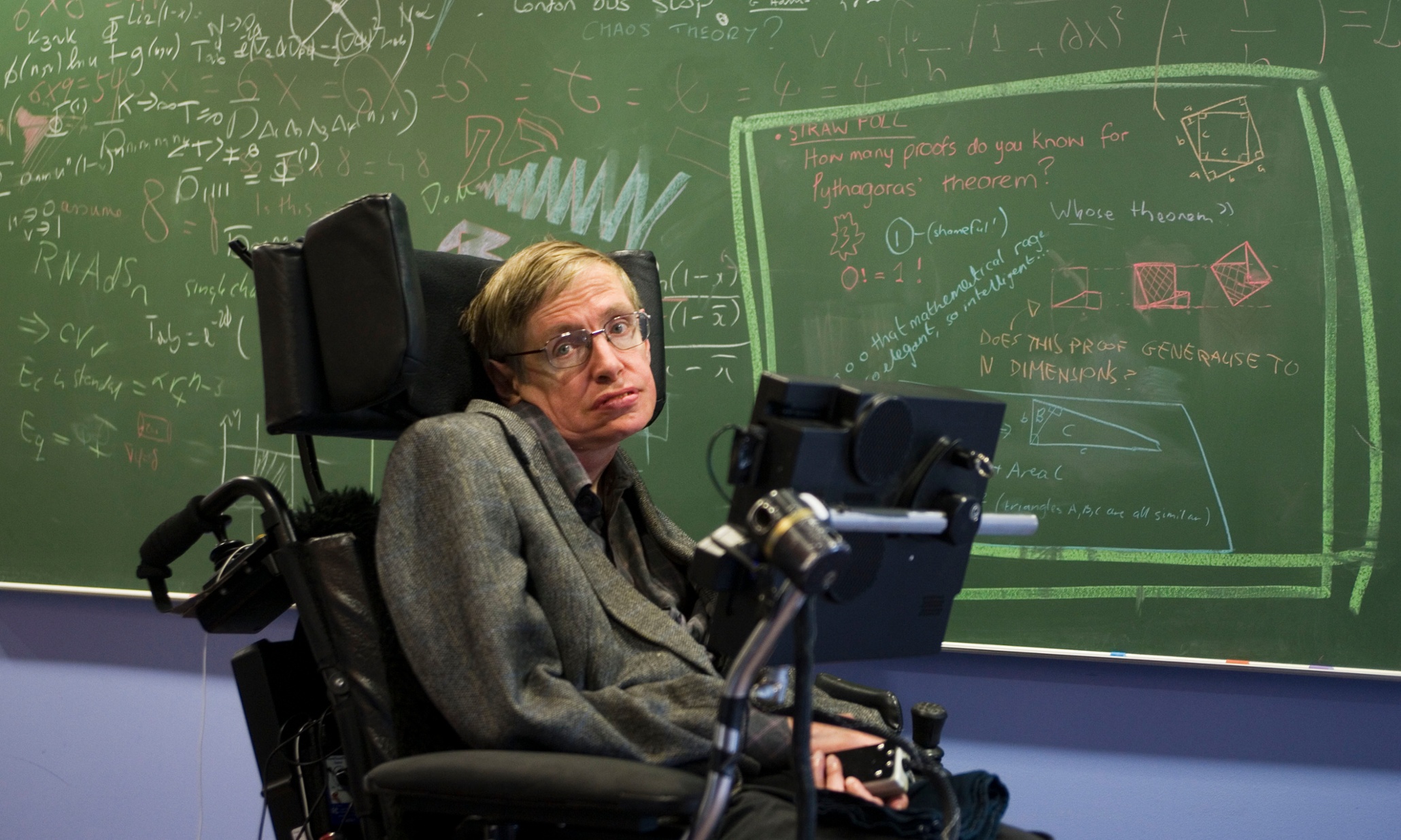 Kerusi Roda Dan Thesis Mendiang Stephen Hawking Akan Dilelong