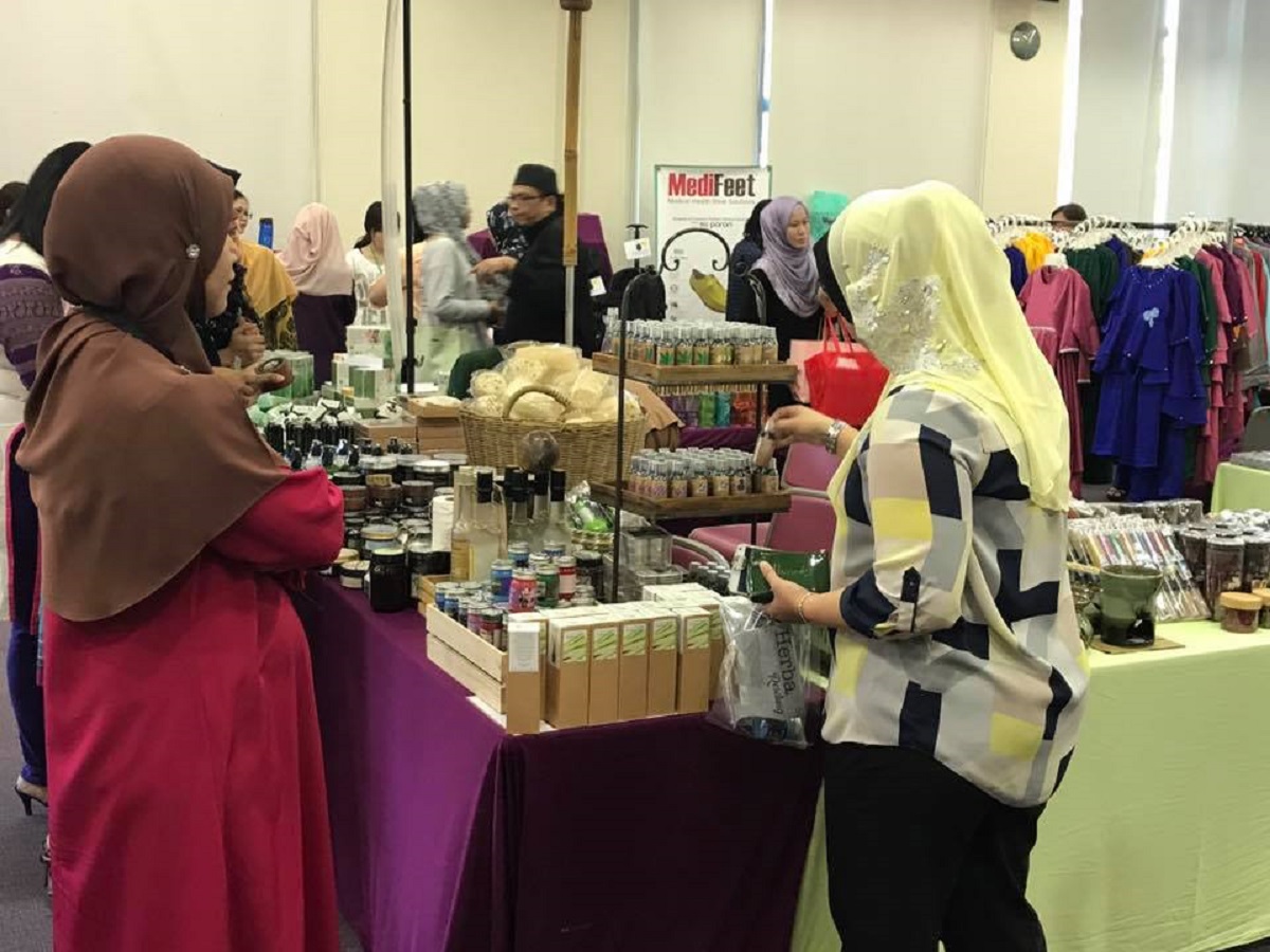 'Abang Mat Jual Kuih', 6 Perkara Boleh Dipelajari Dari OKU Berniaga Di UiTM Shah Alam Ini