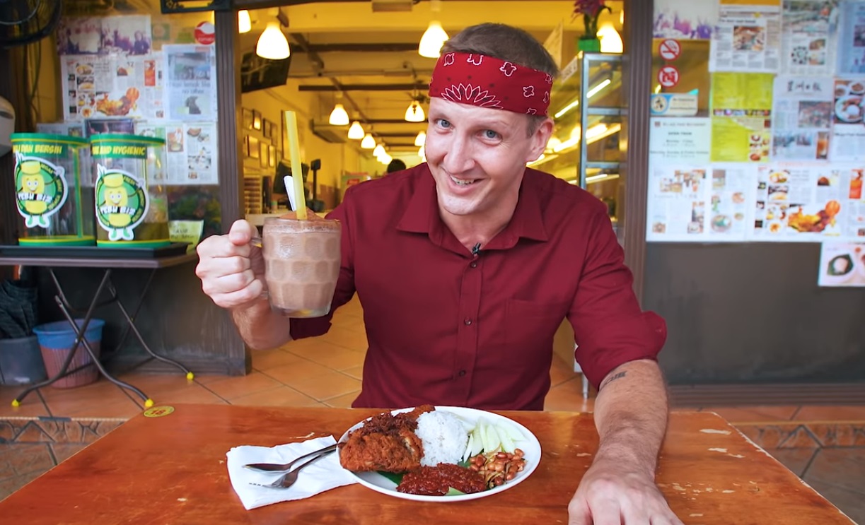 Lihat Mat Saleh Ini Makan Nasi Lemak Paling Sedap Di Kuala Lumpur