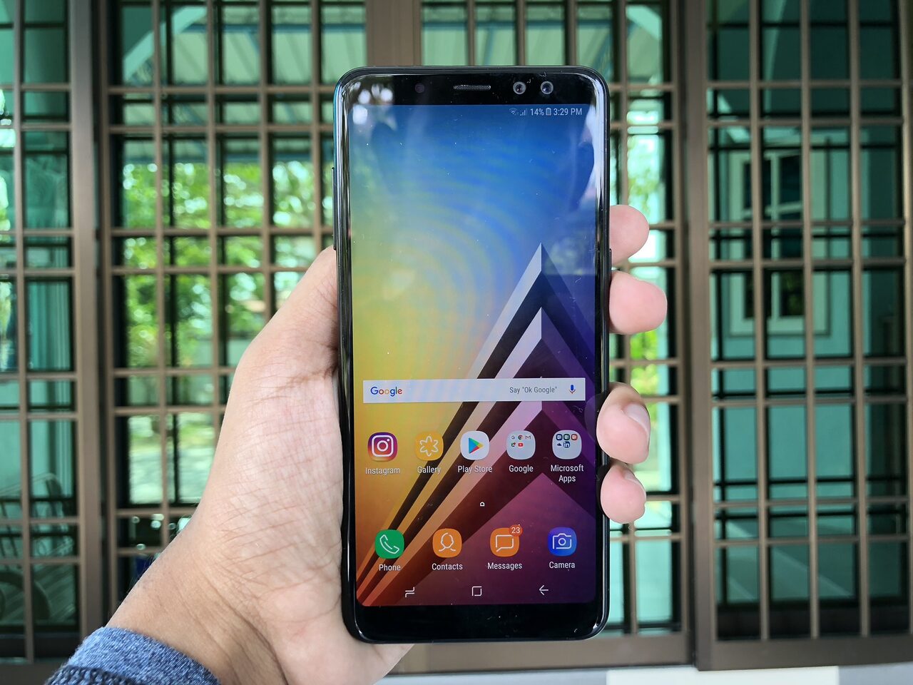 Samsung Galaxy A8, Smartphone Kelas Pertengahan Dengan Ciri Seakan Flagship