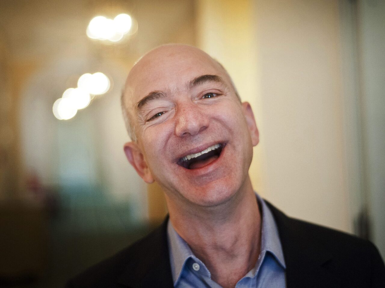 Jeff Bezos Merupakan Manusia Pertama Dengan Kekayaan Melebihi RM400 Billion