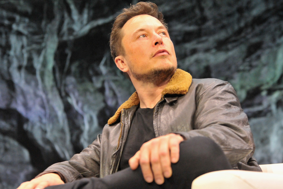 Elon Musk Mahu Menjual 'LEGO' Daripada Batu
