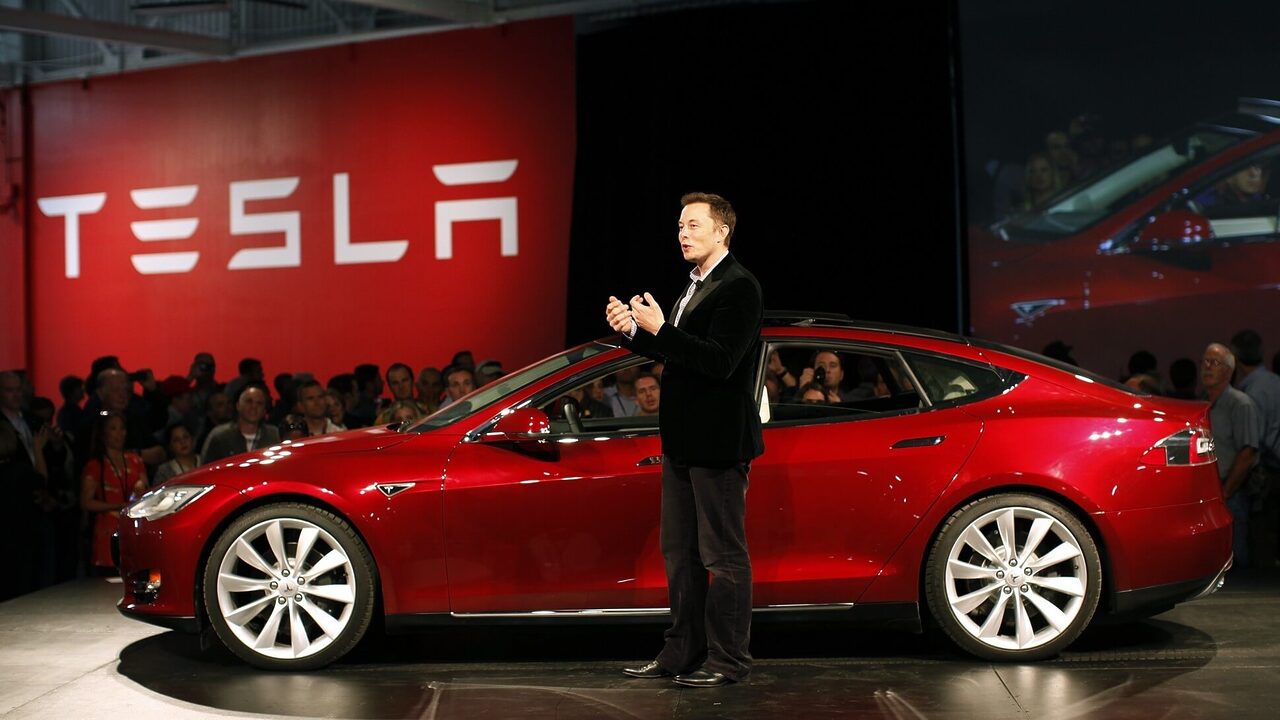 Tesla 'Rugi' RM1.5 Juta Dalam Masa Satu Jam