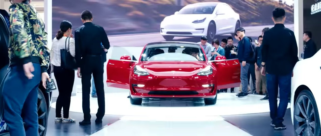 Tonton Iklan Terbaru Tesla Menampilkan Model Y Dan Roadster