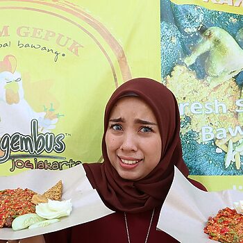 Gincu Gula: Ayam Gepuk Pak Gembus Yang Pedas Gila!