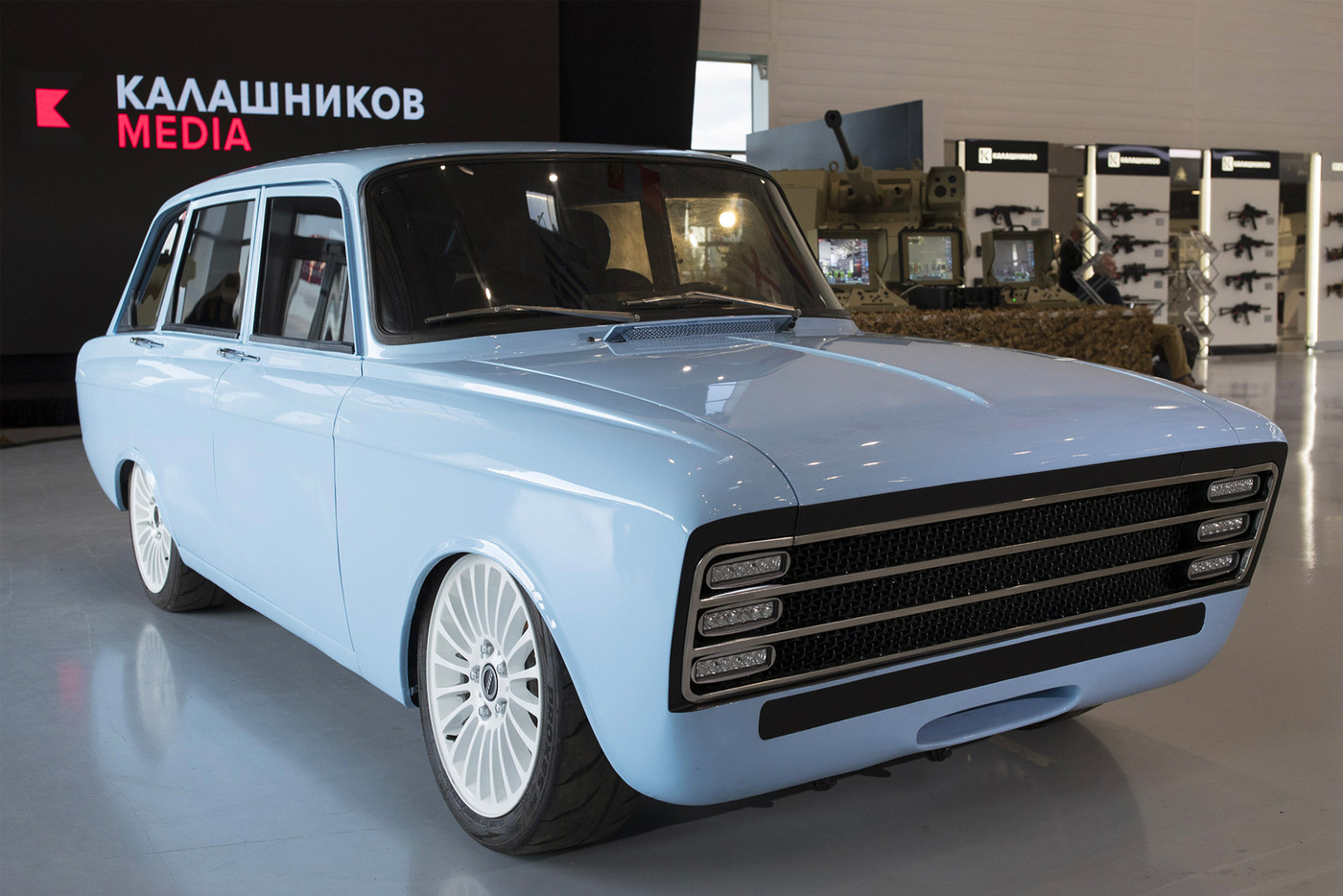 Pengilang Senjata Rusia Hasilkan Kereta Elektrik Dengan Rekaan Retro
