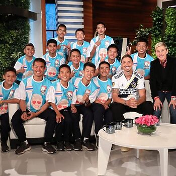 Mangsa Gua Tham Luang Dijemput Bersama Zlatan Dalam Rancangan 'The Ellen Show'