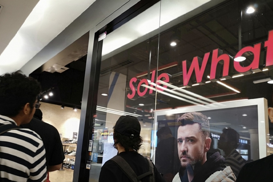 Koleksi Kasut Vans x NASA 'Sold Out' Dalam Masa 30 Minit
