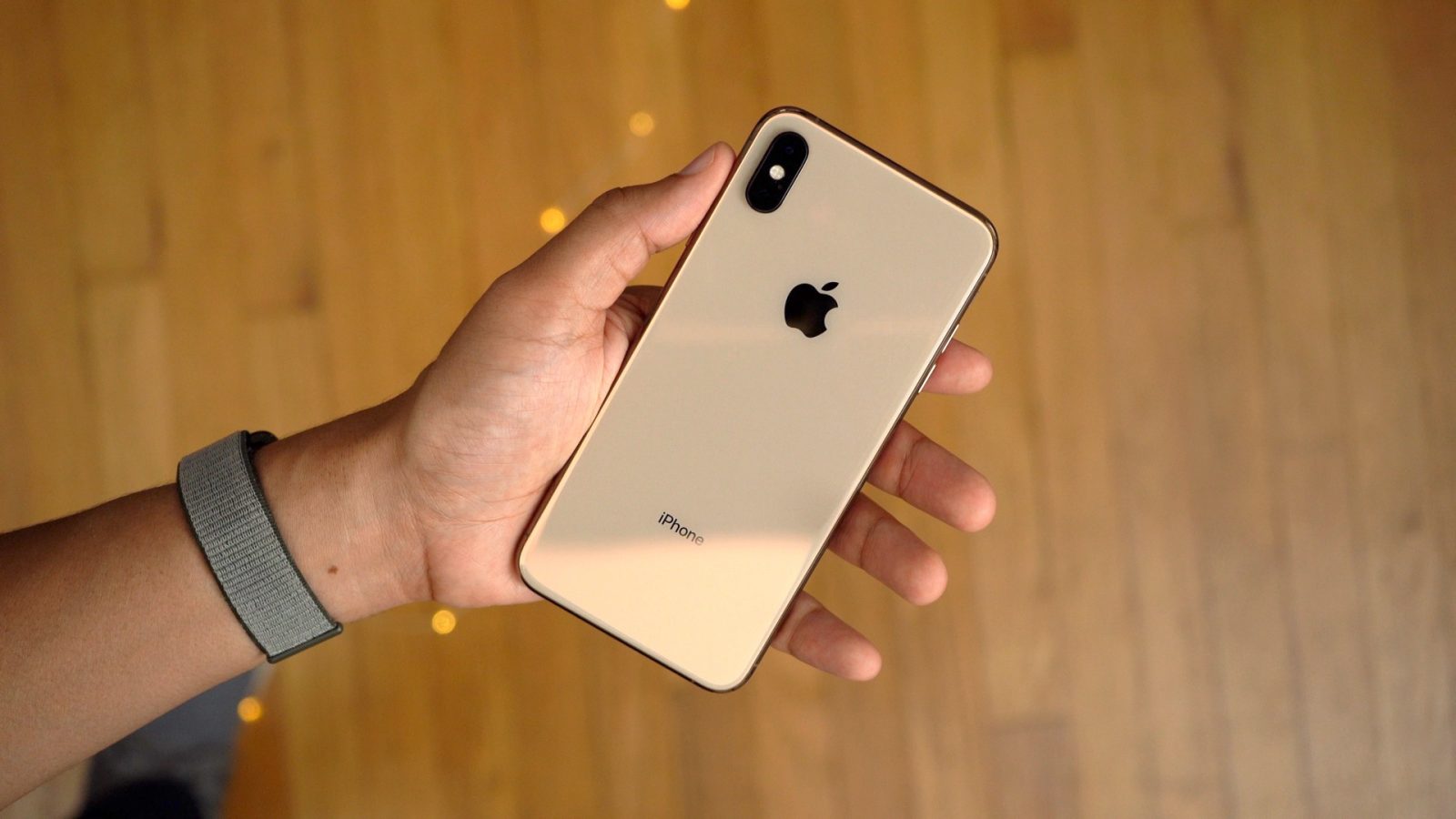 Syarikat China Sedia Mendenda Pekerja Yang Membeli Apple iPhone