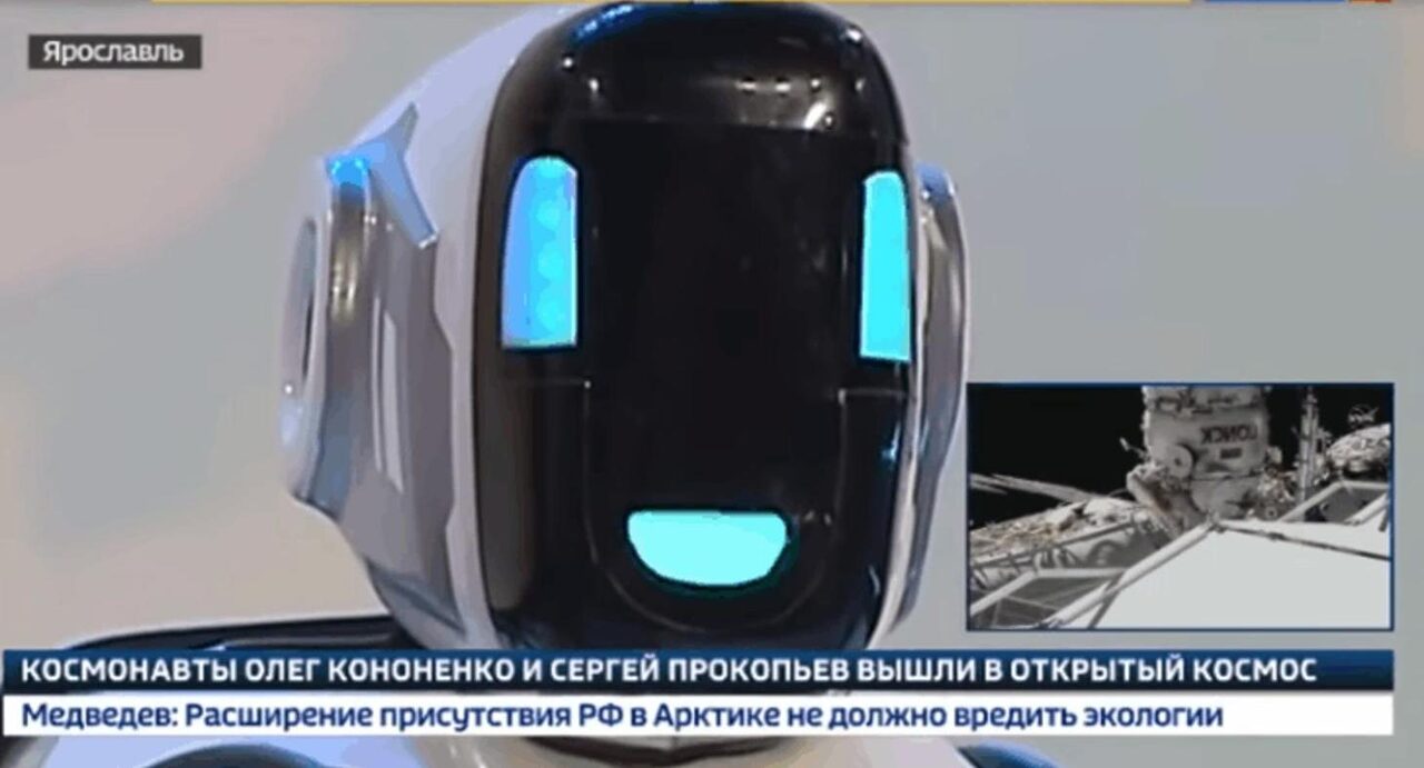 Robot Canggih Dari Rusia Ini Rupanya Hanyalah Kostum Yang Dikendalikan Manusia