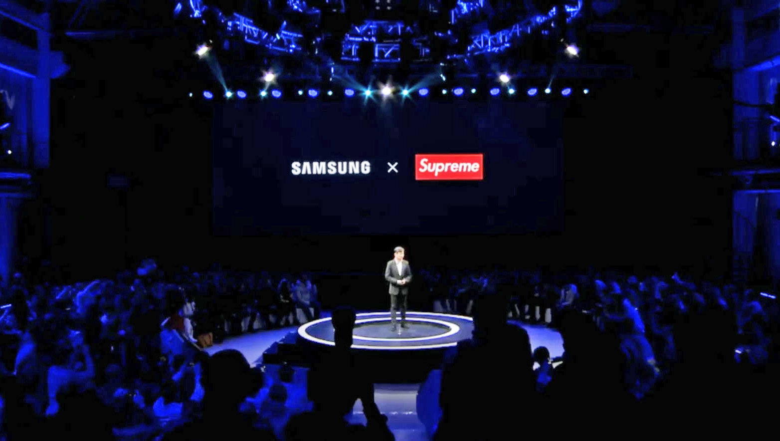 Supreme Palsu Sahkan Pengumuman Kolaborasi Bersama Samsung