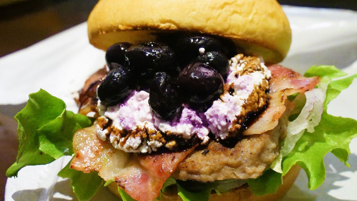 Freshness Burger Perkenalkan Menu Burger Keju 'Blueberry' Di Jepun
