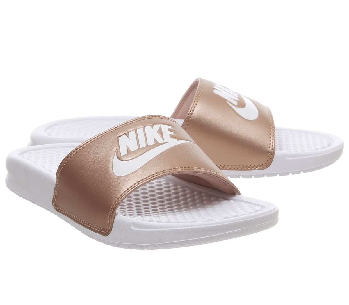 Nike Hadir Semula Dengan Selipar Berwarna Emas
