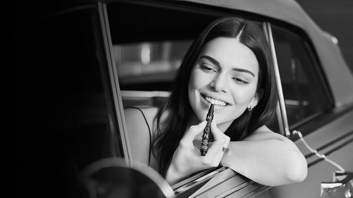 Kendall Jenner Perkenalkan Produk Pemutih Gigi