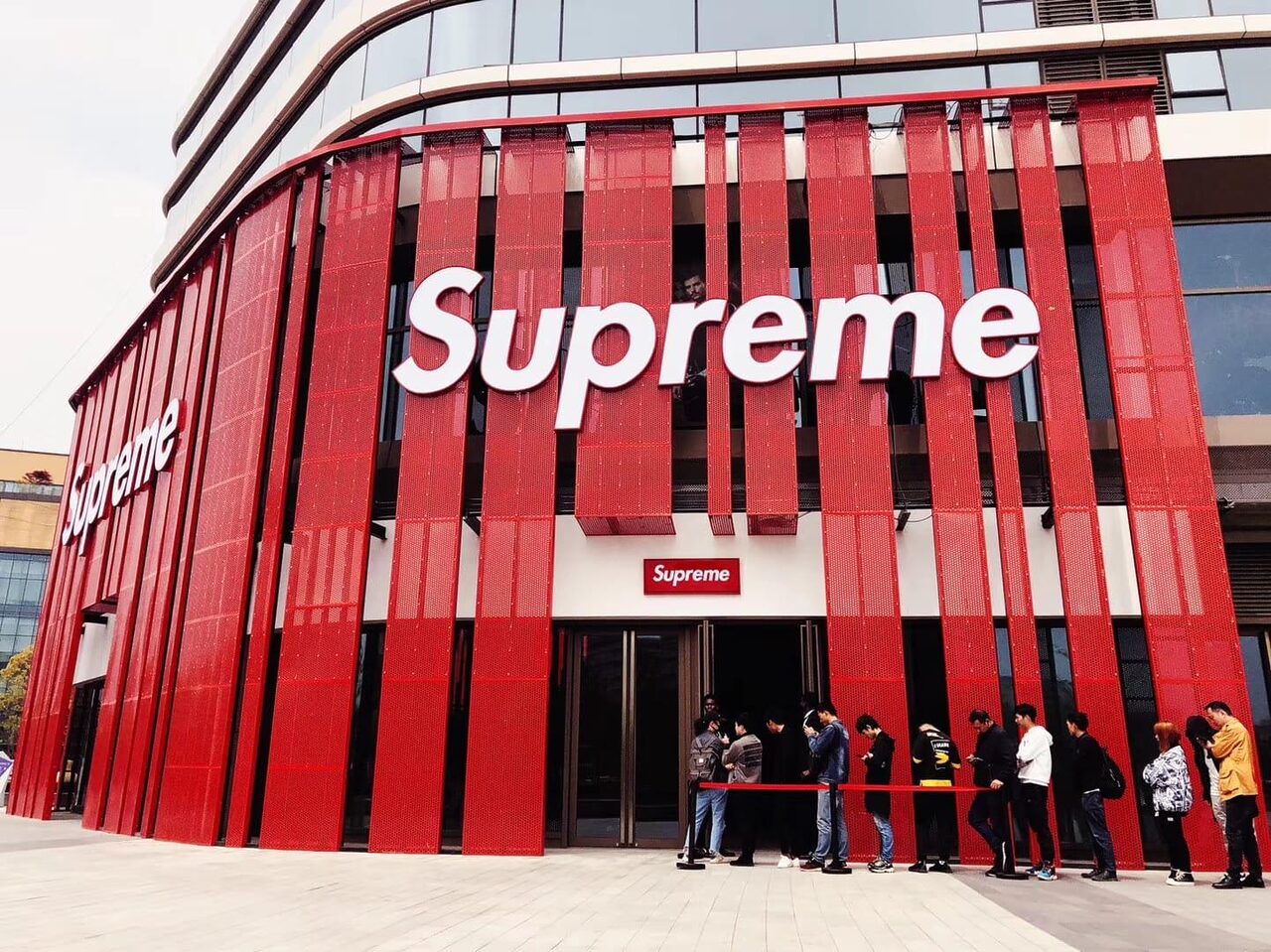 Supreme Italia Buka Pula Butik 'Flagship' Di Shanghai, China
