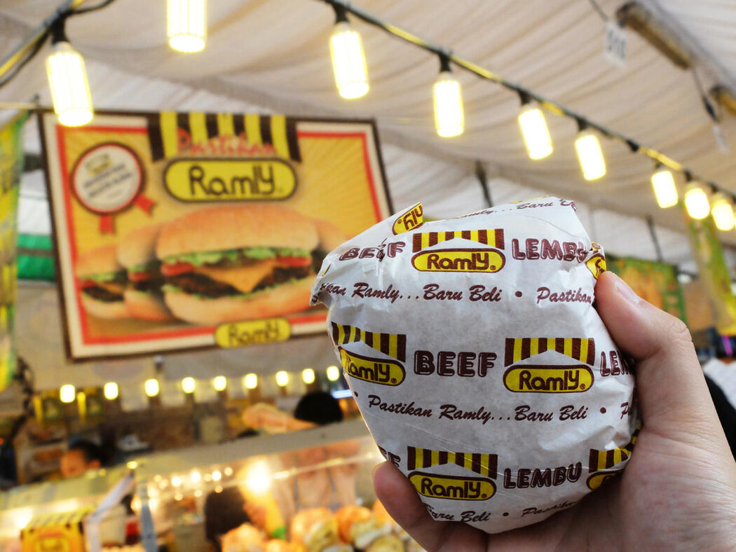 'Memang Sedap Burger Ni' - Warga Indonesia Sambut Baik Kehadiran Burger Malaysia Di Bandung 2 Burger Malaysia