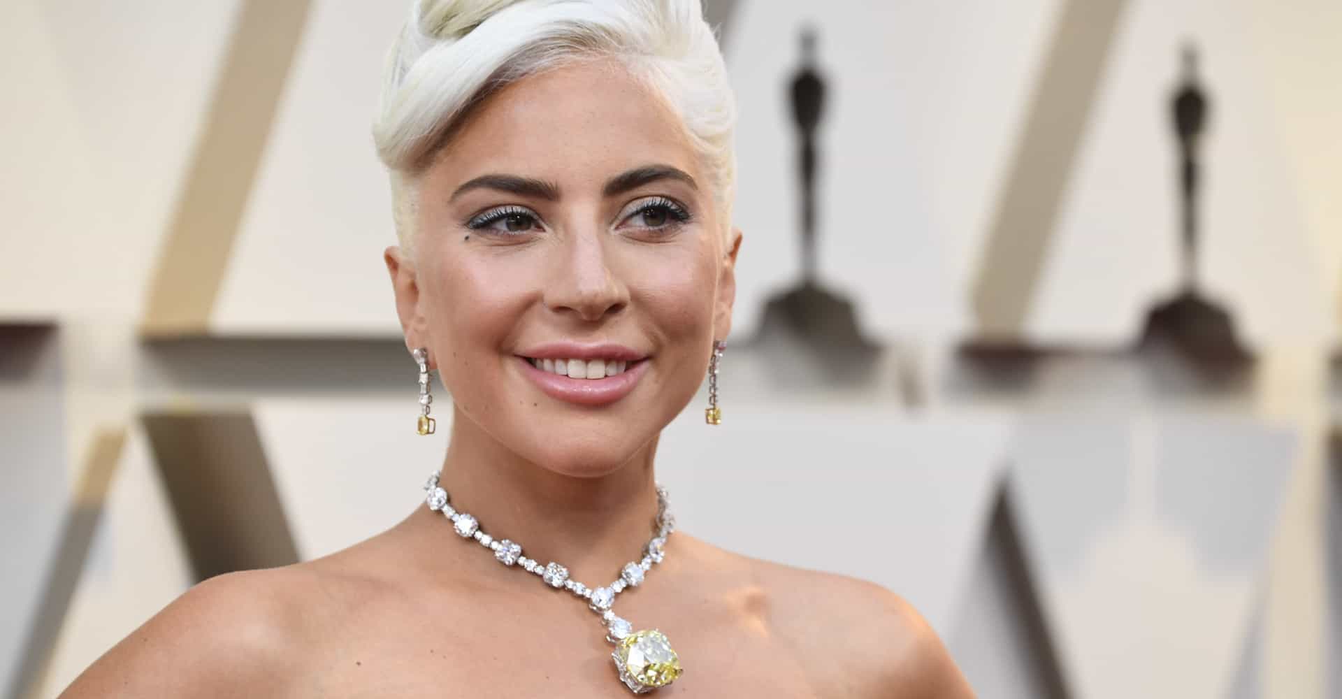Cubaan Shutterstock 'Sekolahkan' Lady Gaga Memakan Diri