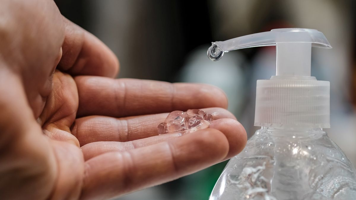 Dalam Masa 12 Minggu, Pasangan Ini Peroleh RM160 Juta Dengan Hanya Menjual 'Hand Sanitizer'