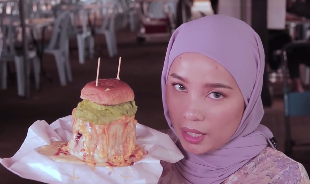 Vocket Makan: Burger Tower Di Burger Bakar Abang Burn Buat Bella 'Tak Senang Duduk'