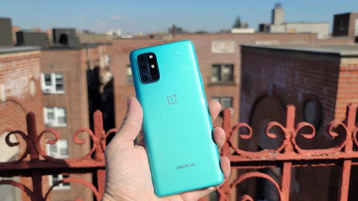 OnePlus 8T Ditawarkan Secara Rasmi Di Malaysia Dengan Harga Bermula Daripada RM2,699