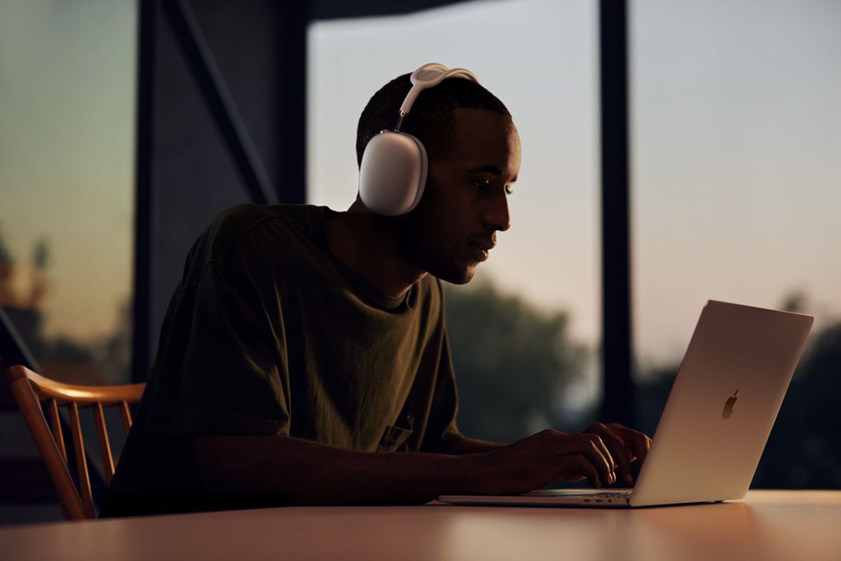 Apple Perkenalkan 'Headphone' AirPods Max Bernilai RM2,399