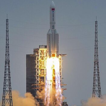 Hilang Kawalan Di Orbit, Serpihan Roket Angkasa China Bakal Terhempas Ke Bumi