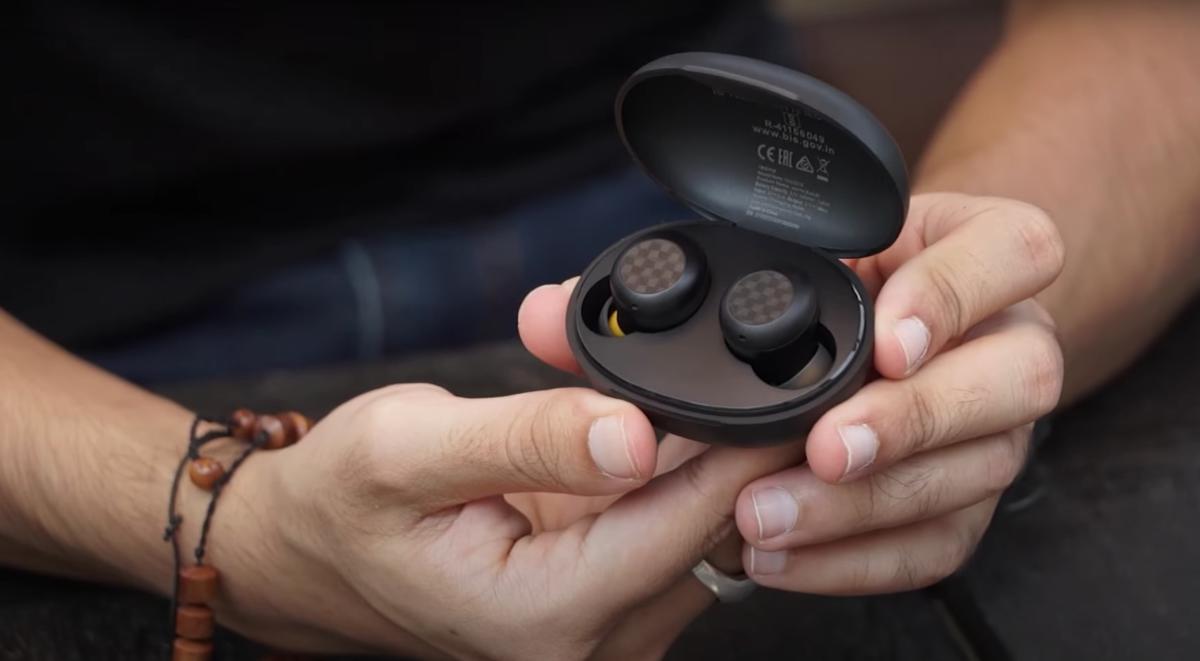 realme Buds Q2, Earbuds Mampu Milik Dengan Rekaan Kaleidoscope Yang Unik